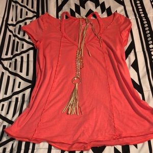 Super cute Melrose and market top